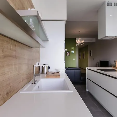 Splendid Seaside Retreat On Spinola Bay Апартаменты *