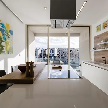 Splendid Seaside Retreat On Spinola Bay *