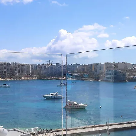 Splendid Seaside Retreat On Spinola Bay