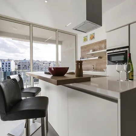 Splendid Seaside Retreat On Spinola Bay Апартаменты *