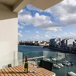 Splendid Seaside Retreat On Spinola Bay דירה *