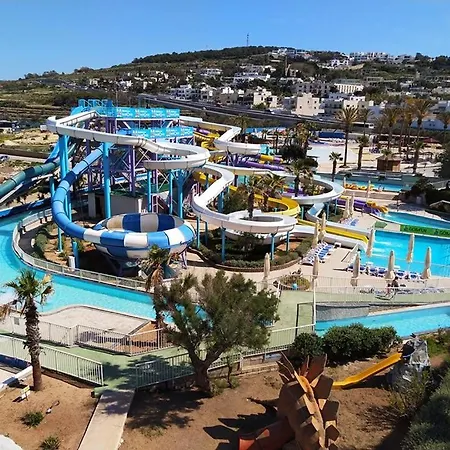 Splendid Seaside Retreat On Spinola Bay