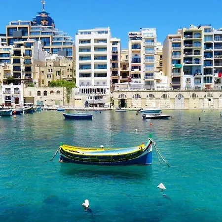 Splendid Seaside Retreat On Spinola Bay 아파트