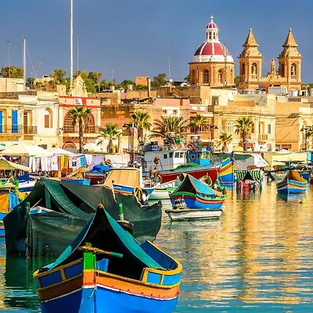 Splendid Seaside Retreat On Spinola Bay *