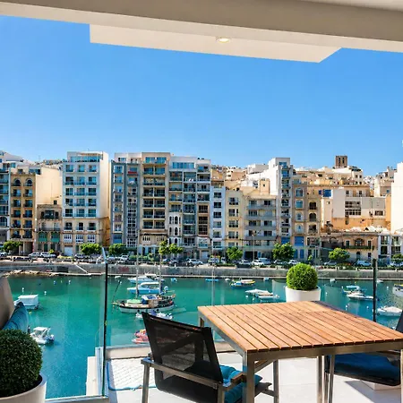 Splendid Seaside Retreat On Spinola Bay *