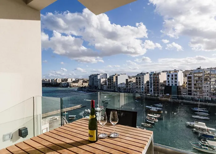 Splendid Seaside Retreat On Spinola Bay Daire