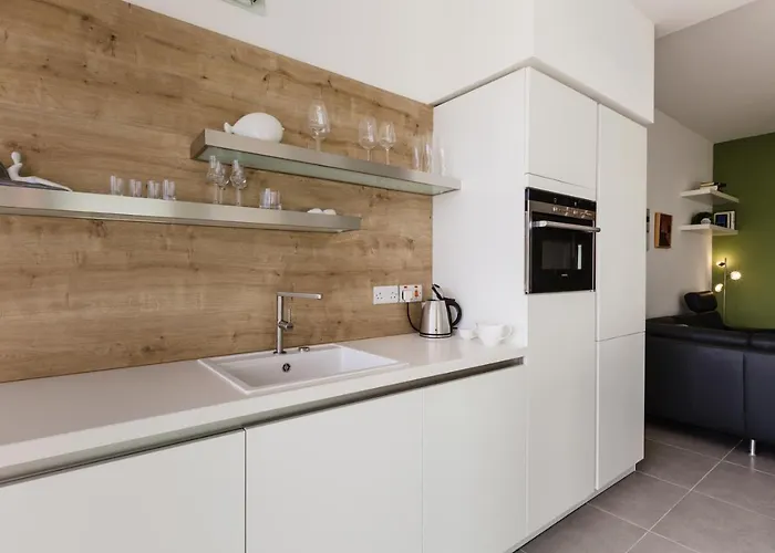 Splendid Seaside Retreat On Spinola Bay