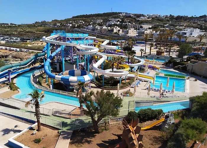 Splendid Seaside Retreat On Spinola Bay