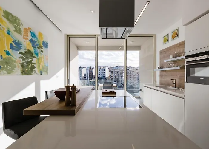 Splendid Seaside Retreat On Spinola Bay *