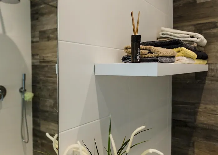 Splendid Seaside Retreat On Spinola Bay Daire