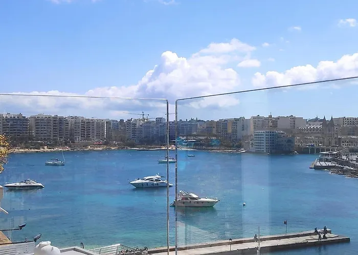 Splendid Seaside Retreat On Spinola Bay