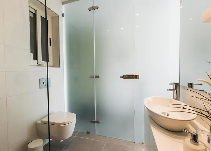 Daire Splendid Seaside Retreat On Spinola Bay