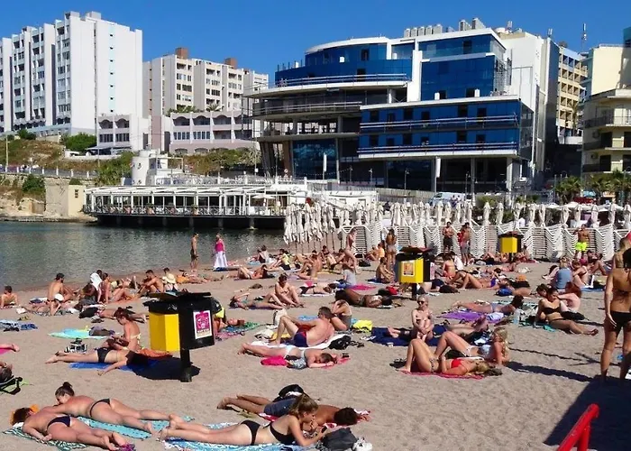 Splendid Seaside Retreat On Spinola Bay