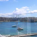 Splendid Seaside Retreat On Spinola Bay