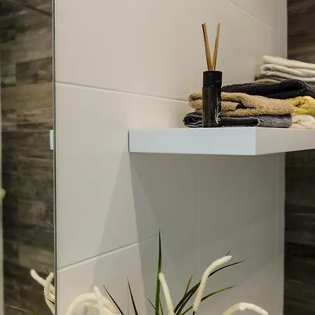 Splendid Seaside Retreat On Spinola Bay アパート